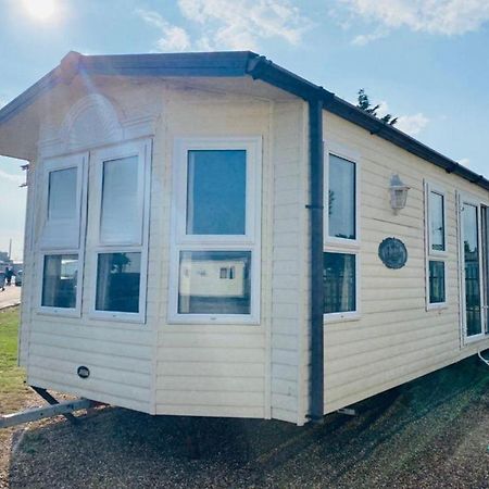 Luxury 2 Bedroom 2 Bathroom Caravan-Small Sofa 1 Pers Saint Osyth Bagian luar foto