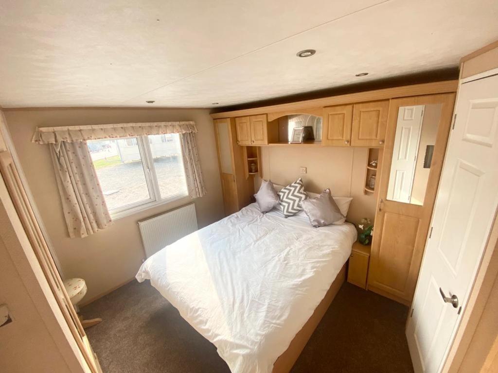 Luxury 2 Bedroom 2 Bathroom Caravan-Small Sofa 1 Pers Saint Osyth Bagian luar foto