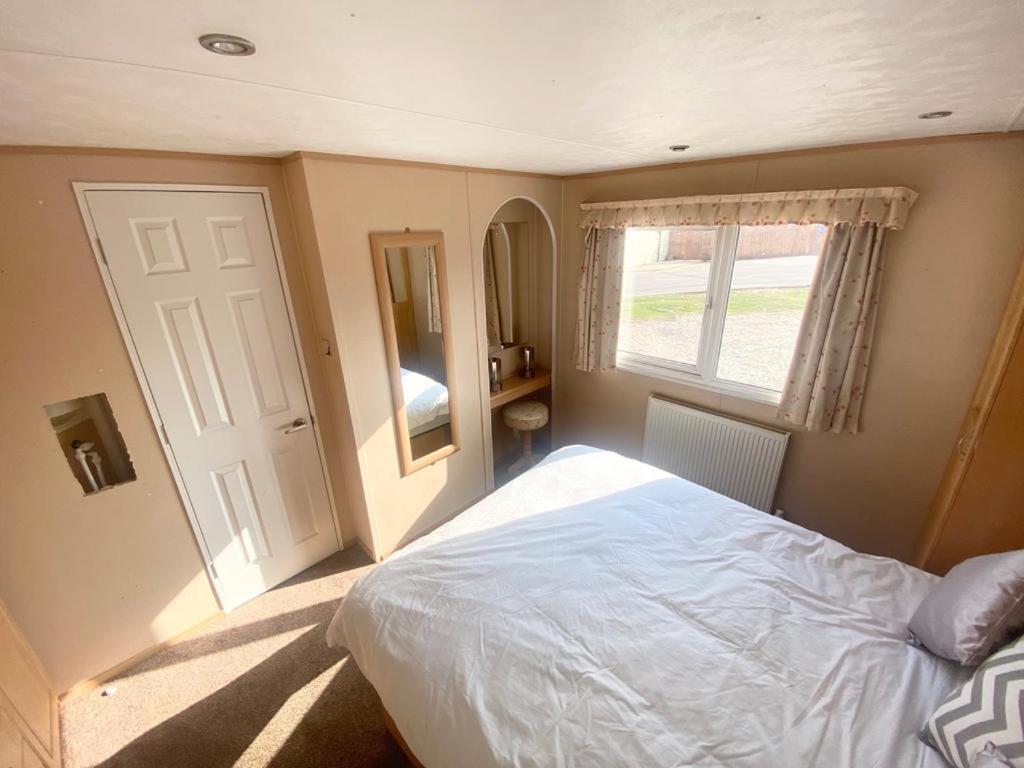 Luxury 2 Bedroom 2 Bathroom Caravan-Small Sofa 1 Pers Saint Osyth Bagian luar foto