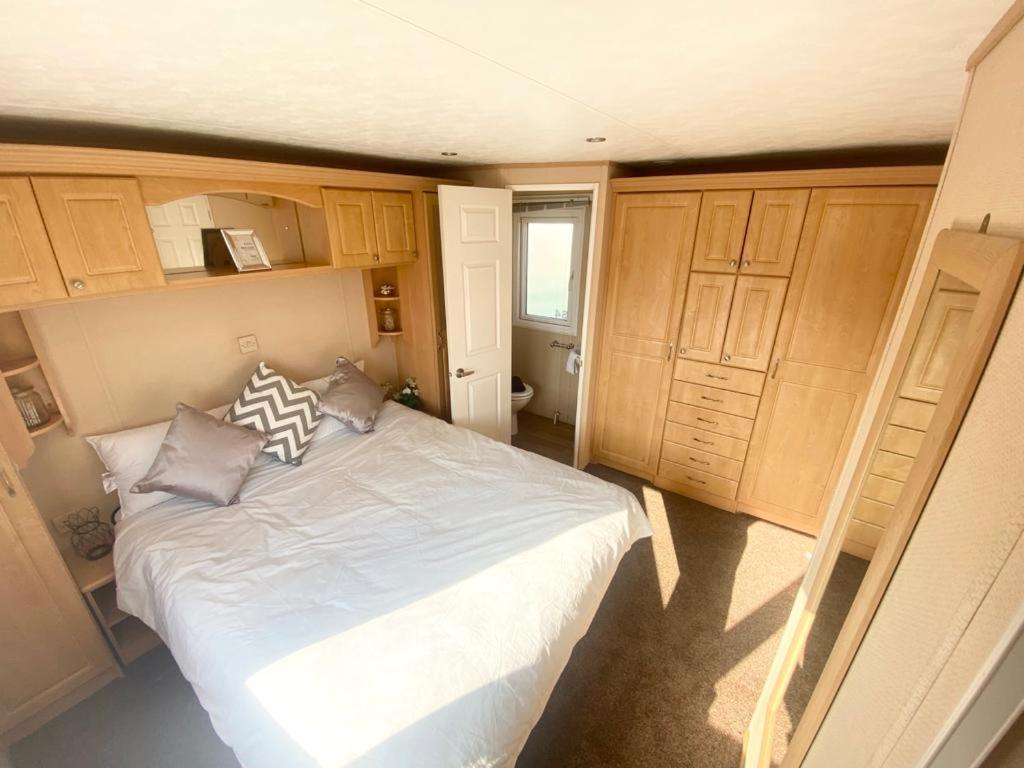 Luxury 2 Bedroom 2 Bathroom Caravan-Small Sofa 1 Pers Saint Osyth Bagian luar foto