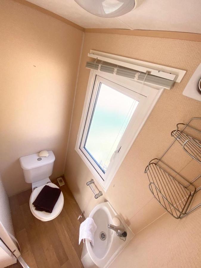 Luxury 2 Bedroom 2 Bathroom Caravan-Small Sofa 1 Pers Saint Osyth Bagian luar foto